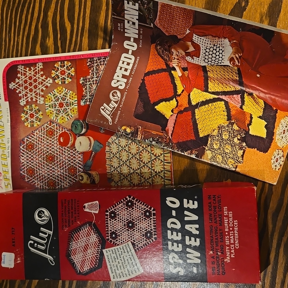 Lily Speed-O-Weave Kit with 2  Pattern Books